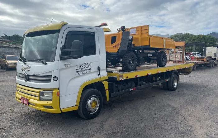 Máquina em plataforma hidráulica